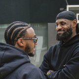 Bronny James (à gauche) se dit prêt à supporter la pression KEYSTONE/AP/Damian Dovarganes